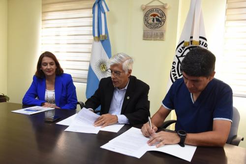 Evalúan la implementación de la carrera de Farmacia en la UNCA